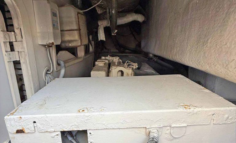 
								LUHRS 41 full									