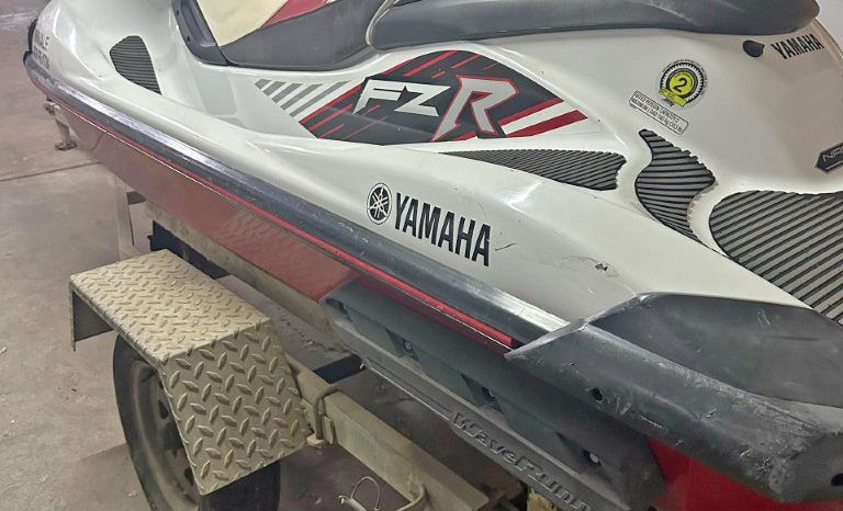 MOTO YAMAHA FZS 1.8 R full