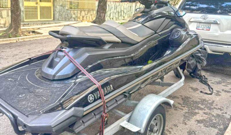 
								MOTO YAMAHA GP 1800R full									