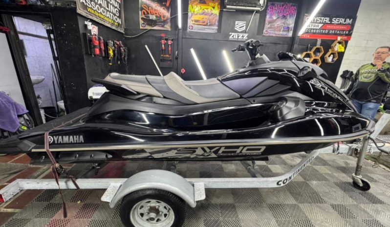 
								MOTO YAMAHA GP 1800R full									