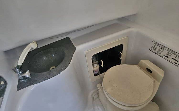 
								PROLINE MID CABIN 2950 30 full									
