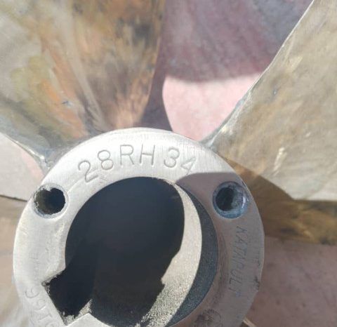 
								PROPELAS, TIMONES Y PATAS DE GALLINA full									