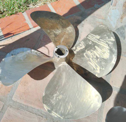 
								PROPELAS, TIMONES Y PATAS DE GALLINA full									