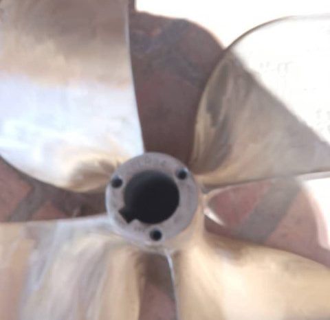 
								PROPELAS, TIMONES Y PATAS DE GALLINA full									