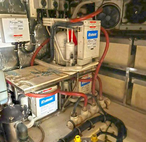 
								RIVIERA CONVERTIBLE 51 full									