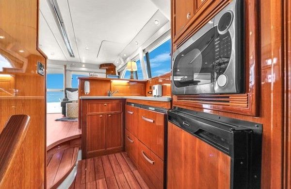 RIVIERA ENCLOSED BRIDGE 51 full