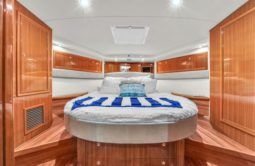 RIVIERA ENCLOSED BRIDGE 51 full