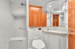 RIVIERA ENCLOSED BRIDGE 51 full