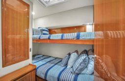 RIVIERA ENCLOSED BRIDGE 51 full