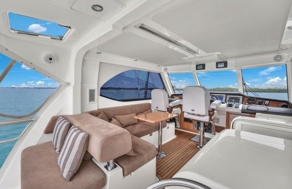 RIVIERA ENCLOSED BRIDGE 51 full