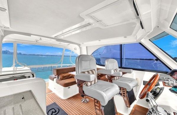 RIVIERA ENCLOSED BRIDGE 51 full