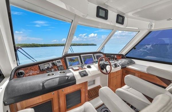 RIVIERA ENCLOSED BRIDGE 51 full