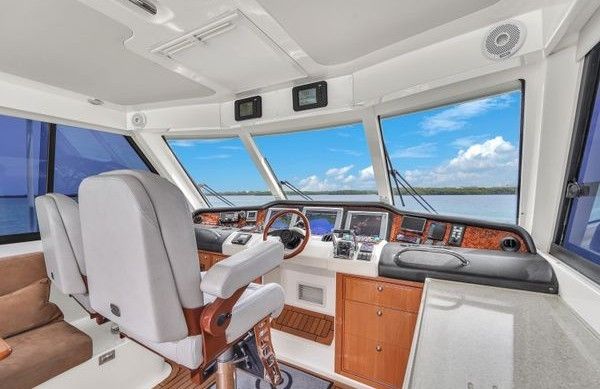 RIVIERA ENCLOSED BRIDGE 51 full