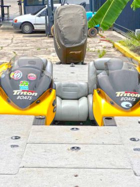 TRITON BOATS TR 19