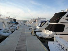 ACCION Y PUESTO CARENERO YATCH CLUB EN AGUA 42 PIES