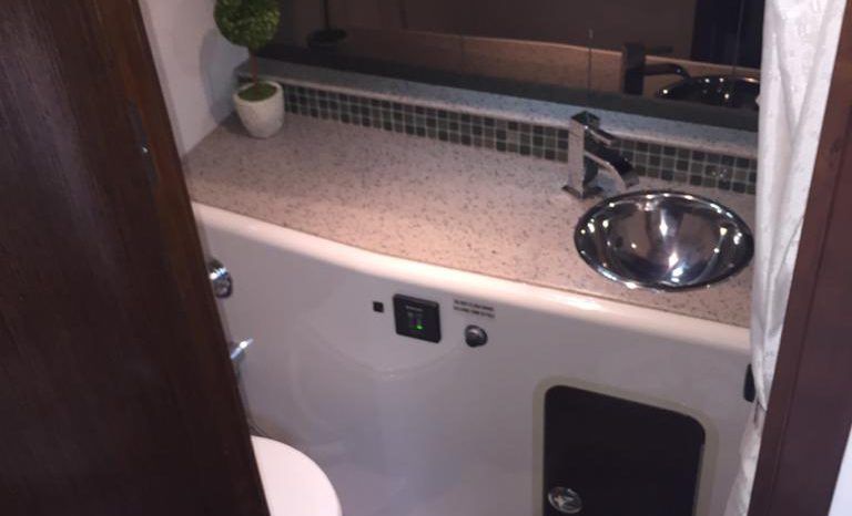 
								CRUISERS YACHTS 35.9 full									
