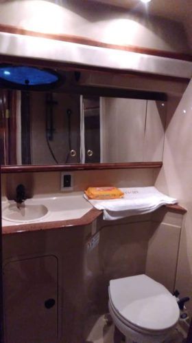 CRUISERS YACHTS 3870 ESPRIT