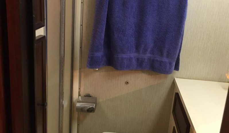 
								HATTERAS MOTOR YATCHS 43 full									