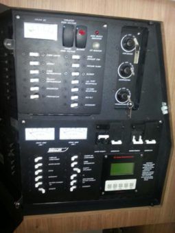 
										BOSTON WHALER CONQUEST 34.5 full									