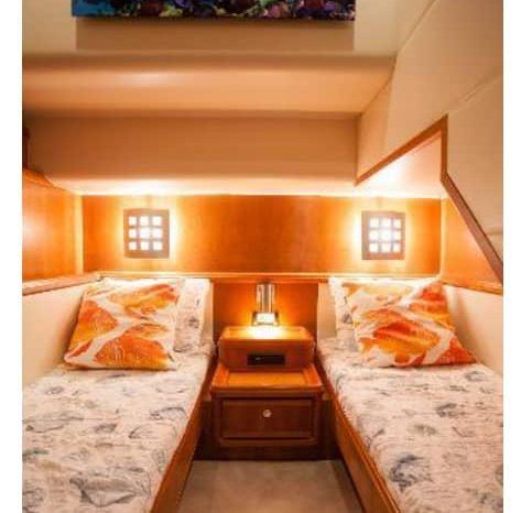 
								BERTRAM CONVERTIBLE 57 full									