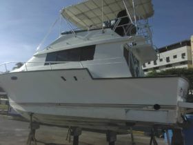LUHRS MOTOR YACHTS 37