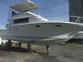 LUHRS MOTOR YACHTS 37