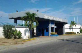 PUESTO VERTICAL CARENERO YATCH CLUB 21-24 PIES