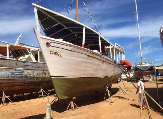 
								BARCO DE PESCA MADERA 14MTS full									