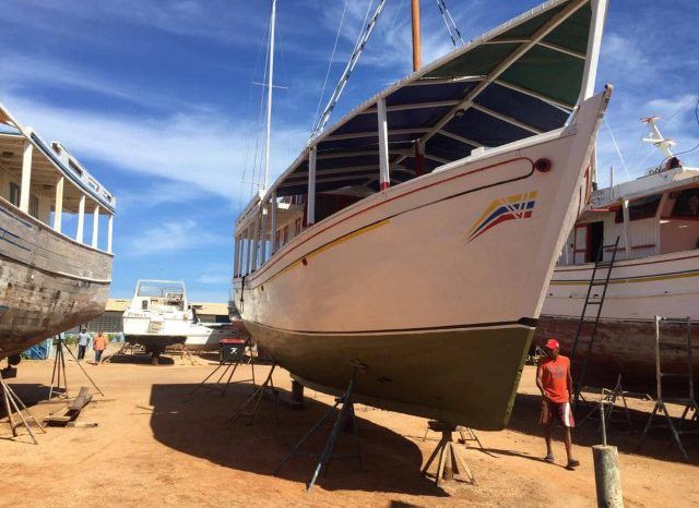 
								BARCO DE PESCA MADERA 14MTS full									