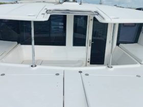 VELERO CATAMARAN LEOPARD 44