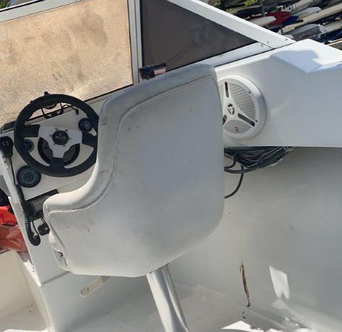 
								GLASTRON 24 full									
