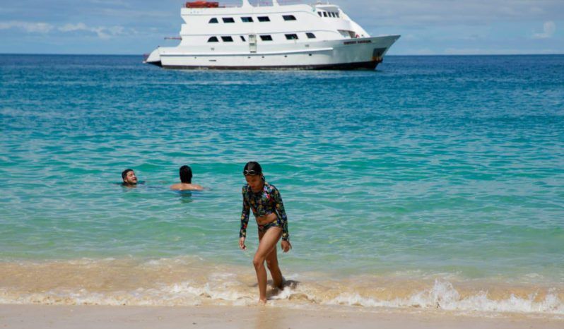 
								BARCO TURISTICO 100 full									