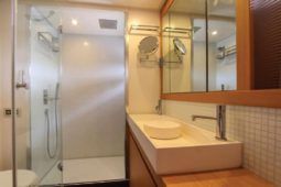 PERSHING 64 full