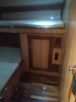 
										BERTRAM SEDAN CONVERTIBLE 42 full									