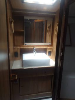 
										BERTRAM SEDAN CONVERTIBLE 42 full									