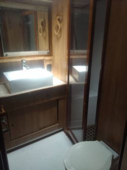 
										BERTRAM SEDAN CONVERTIBLE 42 full									