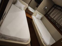 FERRETTI YACHTS 73 full