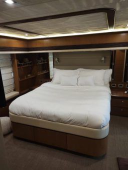 FERRETTI YACHTS 73 full