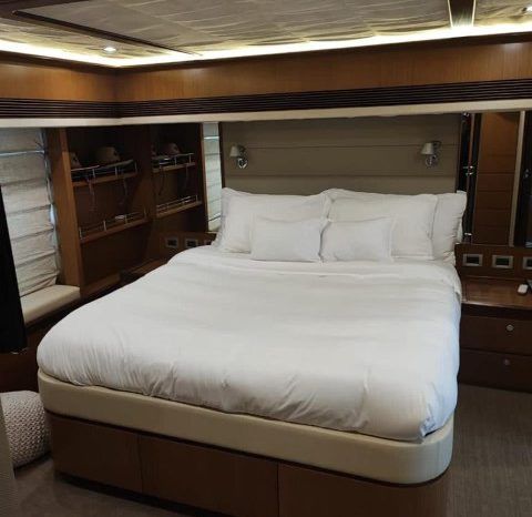 FERRETTI YACHTS 73 full