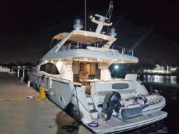 FERRETTI YACHTS 73 full