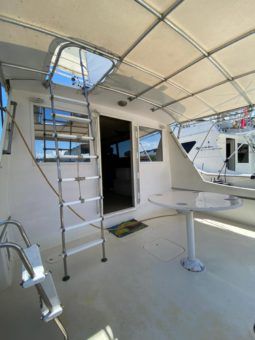 HATTERAS CONVERTIBLE 42 full