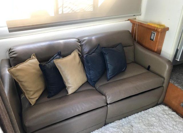 
								CARVER VOYAGER 37 full									