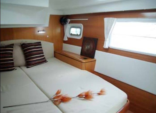 
								CATAMARAN LAGOON 50 full									