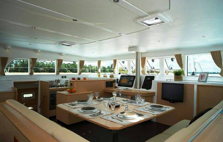
								CATAMARAN LAGOON 50 full									