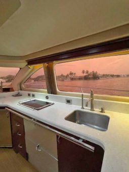 
										SEA RAY SEDAN BRIDGE 55 full									