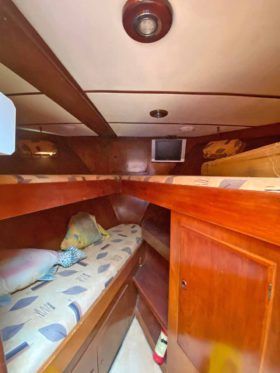 DEFEVER TRI CABIN TRAWLER 48