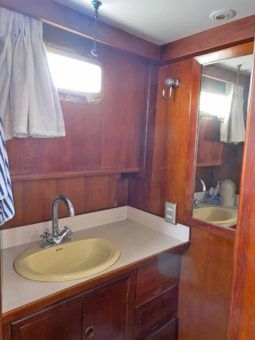 
										DEFEVER TRI CABIN TRAWLER 48 full									