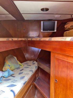 DEFEVER TRI CABIN TRAWLER 48