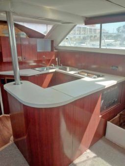 
										CRUISERS YACHTS 3850 42 full									