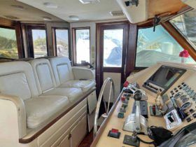 HATTERAS 72